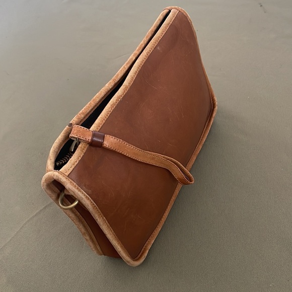 COACH  vintage authentic Leather caramel tone crossbody BAG - Picture 6 of 15